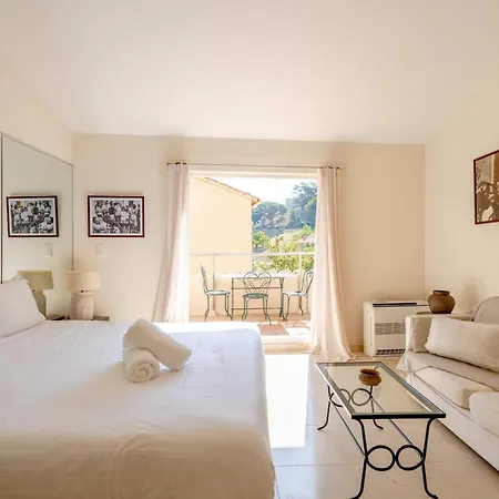 La Petite Sirene L Vue La Ponche L Shellter-rentals Saint-Tropez