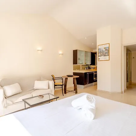 La Petite Sirene L Vue La Ponche L Shellter-rentals Saint-Tropez