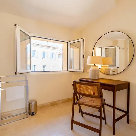 La Petite Sirene L Vue La Ponche L Shellter-rentals